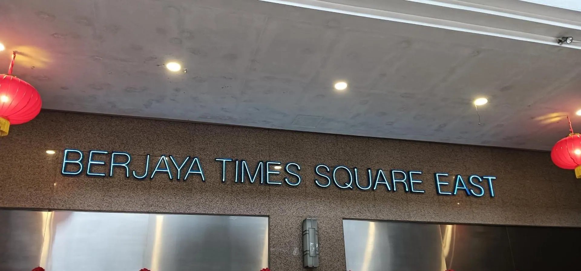 Emas Service Suite Times Square Куала-Лумпур Малайзия